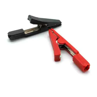 Pinza cocodrilo aislada