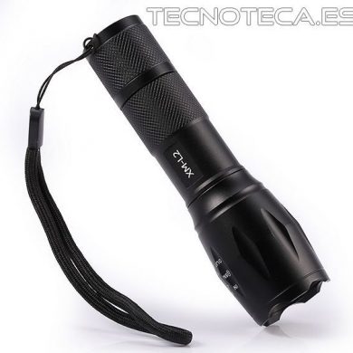 Linterna LED con zoom recargable