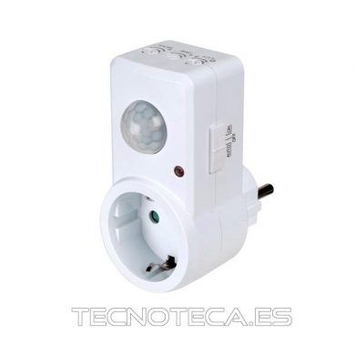 E304-GN. Enchufe con detector de movimiento PIR