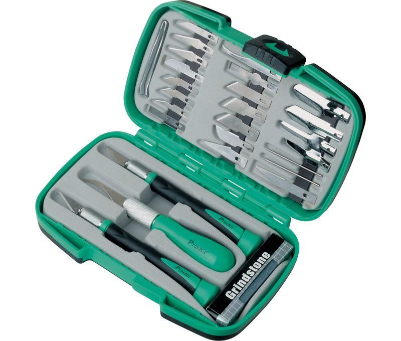 HRV5395. Estuche con 25 cúter y piedra de afilar