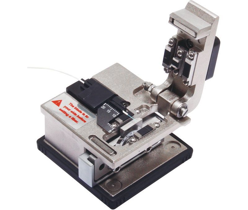 HRV6690. Máquina de corte de precisión fibra óptica